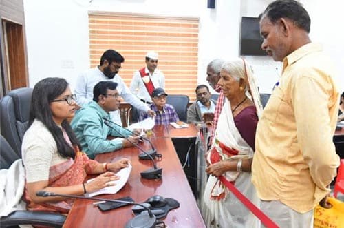 जनदर्शन में कलेक्टर ने सुनी जनता की समस्याएं, त्वरित कार्रवाई के निर्देश