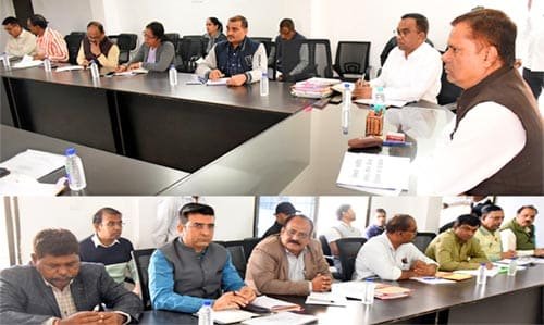 संभागायुक्त श्री एस.एन. राठौर ने संभागस्तर पर विभागवार कार्यों की समीक्षा की