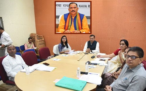 स्वास्थ्य मंत्री जायसवाल ने वीसी के माध्यम से ली बैठक