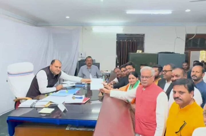 रायपुर महापौर चुनाव: भूपेश बघेल ने कांग्रेस प्रत्याशी दीप्ति दुबे के नामांकन में किया शामिल