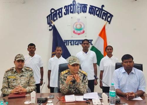 माड़ बचाओ अभियान की बड़ी सफलता: 32 लाख के इनामी चार माओवादी आत्मसमर्पण