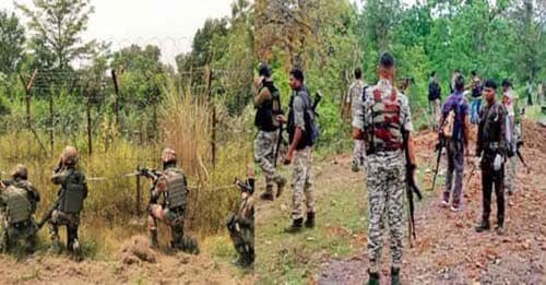 गरियाबंद के कुल्हाड़ीघाट में भीषण मुठभेड़: 10 से अधिक नक्सली ढेर, भारी मात्रा में हथियार बरामद गरियाबंद के कुल्हाड़ीघाट में भीषण मुठभेड़: 10 से अधिक नक्सली ढेर, भारी मात्रा में हथियार बरामद