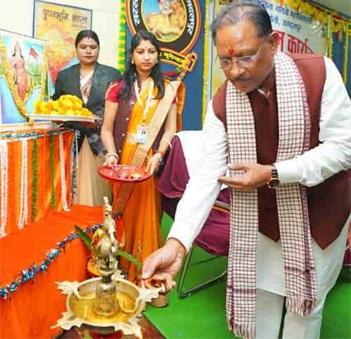 वसुधैव कुटुम्बकं और देशभक्ति का पाठ पढ़ाती है हमारी सनातन परम्परा: मुख्यमंत्री विष्णुदेव साय वसुधैव कुटुम्बकं और देशभक्ति का पाठ पढ़ाती है हमारी सनातन परम्परा: मुख्यमंत्री विष्णुदेव साय