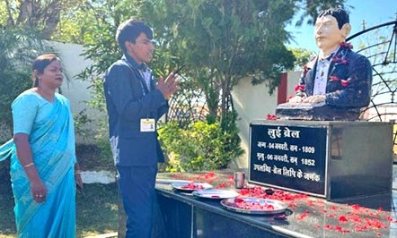 एक दशक पहले प्रधानमंत्री नरेंद्र मोदी ने दंतेवाड़ा में दृष्टिबाधित बालक अंजन को दिया था हौसला