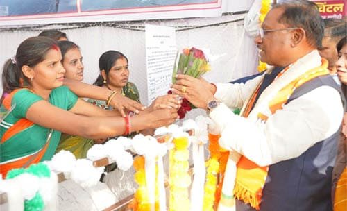 प्रधानमंत्री नरेंद्र मोदी की एक और गारंटी पूरी: भूमिहीन श्रमिकों को 10-10 हजार रुपए सालाना देने की मुख्यमंत्री श्री साय ने की घोषणा