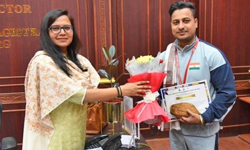 अखिल भारतीय राष्ट्रीय आर्म रेसलिंग प्रतियोगिता में शामिल खिलाड़ियों ने की कलेक्टर से मुलाकात