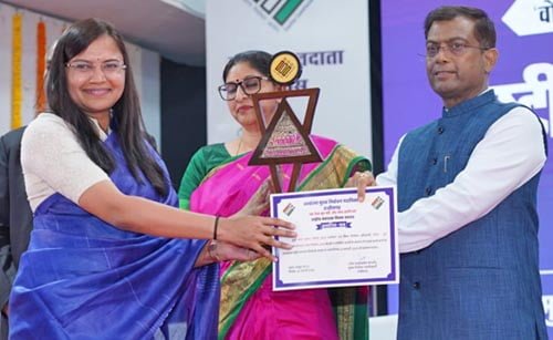 कलेक्टर सुश्री ऋचा प्रकाश चौधरी निर्वाचन आयोग द्वारा सम्मानित