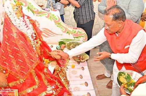 बसंत पंचमी पर्व पर मुख्यमंत्री साय मां शारदा धाम पहुंचे