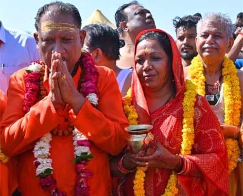 प्रयागराज महाकुंभ 2025: मुख्यमंत्री श्री विष्णु देव साय ने त्रिवेणी संगम में किया पुण्य स्नान, प्रदेशवासियों की सुख-समृद्धि की कामना की