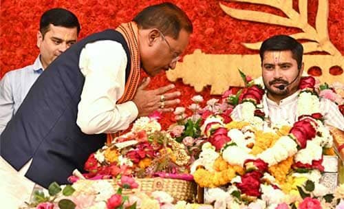 मुख्यमंत्री साय ने श्रीमद्भागवत कथा में किया श्रीकृष्ण-सुदामा प्रसंग का श्रवण, छत्तीसगढ़ की समृद्धि और खुशहाली की कामना की मुख्यमंत्री साय ने श्रीमद्भागवत कथा में किया श्रीकृष्ण-सुदामा प्रसंग का श्रवण, छत्तीसगढ़ की समृद्धि और खुशहाली की कामना की