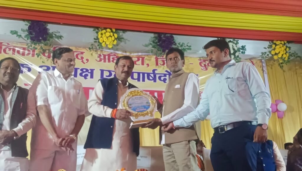 अहिवारा नगर पालिका शपथ ग्रहण समारोह: सांसद विजय बघेल और विधायक गजेंद्र यादव ने दी शुभकामनाएं अहिवारा नगर पालिका शपथ ग्रहण समारोह: सांसद विजय बघेल और विधायक गजेंद्र यादव ने दी शुभकामनाएं
