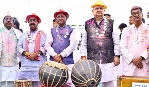 होली मिलन समारोह में विधानसभा परिसर हुआ रंग-गुलाल से सराबोर होली मिलन समारोह में विधानसभा परिसर हुआ रंग-गुलाल से सराबोर