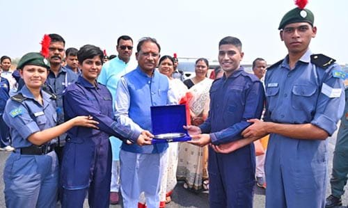 मुख्यमंत्री विष्णु देव साय ने जशपुर में विमान उड़ान प्रशिक्षण का शुभारंभ किया, एनसीसी कैडेट्स का बढ़ाया उत्साह