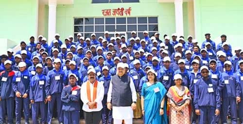 सुकमा के ग्रामीणों ने पहली बार राजधानी का किया भ्रमण, विधानसभा कार्यवाही देखकर हुए उत्साहित