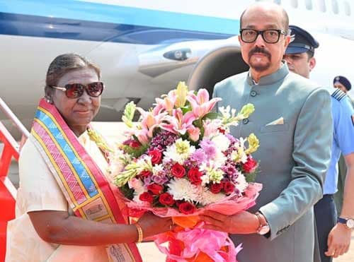 राष्ट्रपति श्रीमती द्रौपदी मुर्मु का छत्तीसगढ़ आगमन: स्वामी विवेकानंद एयरपोर्ट पर हुआ भव्य स्वागत