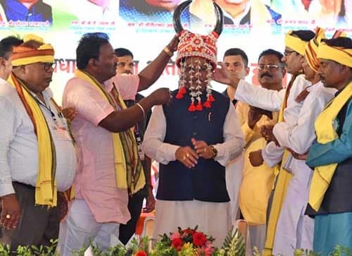 मुख्यमंत्री साय की उपस्थिति में जुड़े रिश्ते और संवरे भविष्य: नवविवाहितों को मिला आशीर्वाद, सामुदायिक भवन की मिली सौगात, कोचिंग सुविधा के लिए हुआ एमओयू