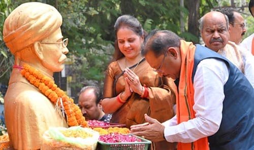 मुख्यमंत्री विष्णु देव साय ने स्वतंत्रता संग्राम सेनानी मधुसूदन दास की प्रतिमा पर किया माल्यार्पण