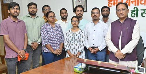मुख्यमंत्री विष्णु देव साय से सौजन्य मुलाकात के बाद बीएड प्रशिक्षित बर्खास्त सहायक शिक्षकों ने आंदोलन समाप्ति की घोषणा की