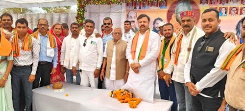 ग्राम भेण्डरा में मिनी माता जी की प्रतिमा का अनावरण, डिप्टी सीएम अरुण साव का हुआ भव्य स्वागत