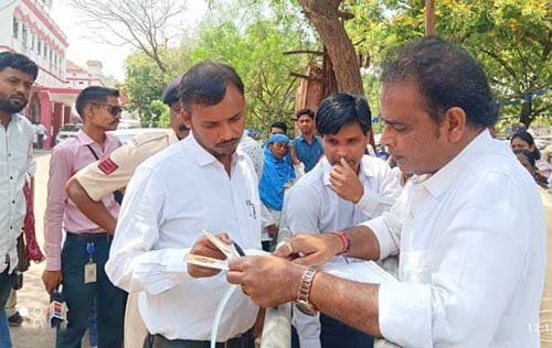मुख्य चिकित्सा एवं स्वास्थ्य अधिकारी कार्यालय का घेराव, कलेक्टर दुर्ग को सौंपा गया ज्ञापन