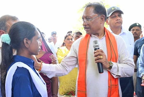 बैगा समुदाय की बिटिया ने किया टॉप, मुख्यमंत्री से की मुलाकात