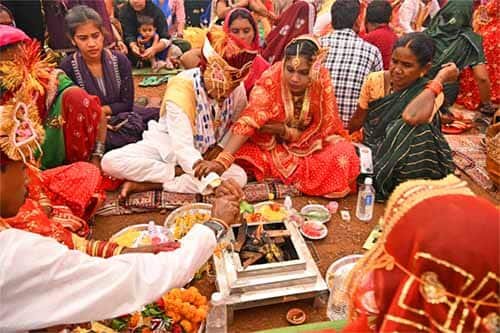 अहिवारा के बीरेभाट पंचायत में मुख्यमंत्री सामूहिक कन्या विवाह कार्यक्रम आयोजित, 28 जोड़ों ने लिए सात फेरे