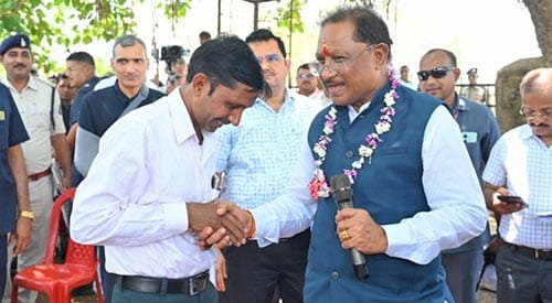 मुख्यमंत्री खुद उतरे ग्राउंड जीरो पर: अचानक पहुंचे बेमेतरा के सहसपुर, लिया ग्रामीणों से सीधा फीडबैक