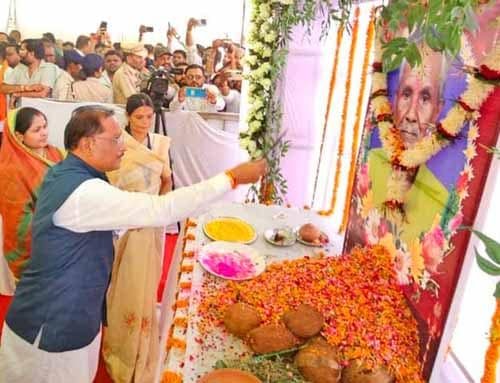 मुख्यमंत्री साय ने स्व. श्री मोहन कुंभकार को दी श्रद्धांजलि