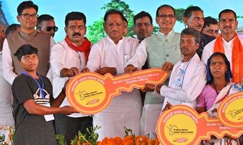 अब कोई गरीब कच्चे मकान में नहीं रहेगा, सबके बनेंगे पक्के मकान : केंद्रीय मंत्री श्री चौहान अब कोई गरीब कच्चे मकान में नहीं रहेगा, सबके बनेंगे पक्के मकान : केंद्रीय मंत्री श्री चौहान