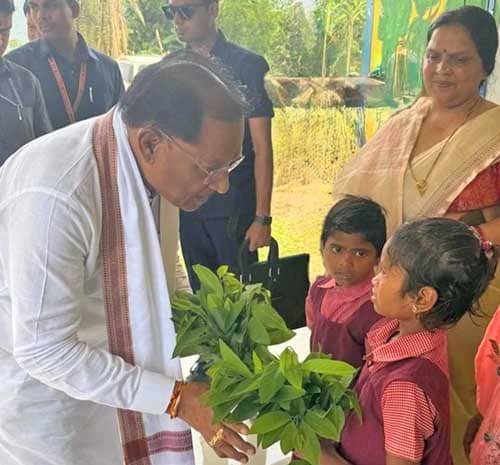 मुख्यमंत्री विष्णु देव साय पहुंचे दंतेवाड़ा जिले के ग्राम मुलेर : छत्तीसगढ़ के अंतिम छोर पर पहुंचा सुशासन तिहार