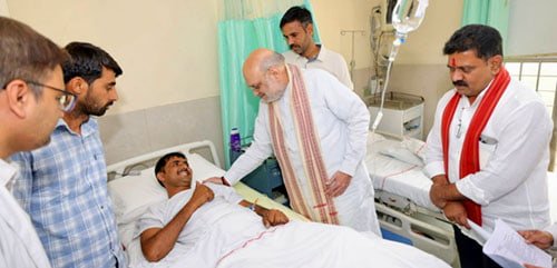 केंद्रीय गृहमंत्री अमित शाह ने एम्स में घायल जवानों से की मुलाकात