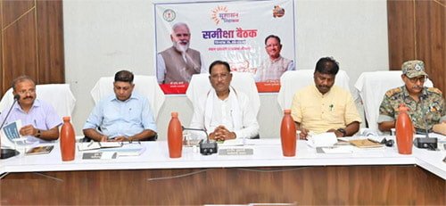मुख्यमंत्री विष्णु देव साय ने बीजापुर में सुशासन तिहार के तीसरे चरण की समीक्षा करते हुए दिए निर्देश– शिक्षा, पेयजल, रोजगार और आत्मसमर्पित नक्सलियों के पुनर्वास को मिले सर्वोच्च प्राथमिकता