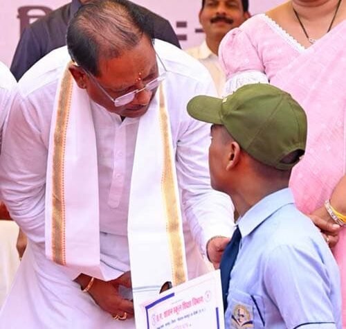 मुख्यमंत्री विष्णु देव साय मोहला मानपुर अंबागढ़ चौकी जिले के मानपुर ब्लॉक में सेक्टर सीतागांव के समाधान शिविर मे हुए शामिल
