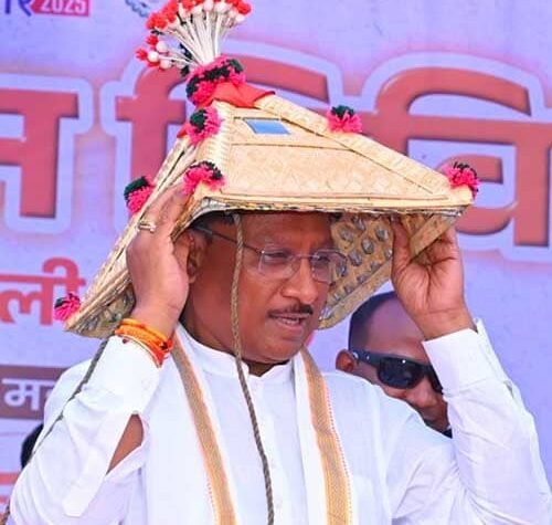 मुंगेली जिले के दुर्गम पहाड़ी क्षेत्र में बसे ग्राम बिजराकछार में पहुँचे मुख्यमंत्री विष्णुदेव साय, सुशासन तिहार के समाधान शिविर में उमड़ा जनसैलाब
