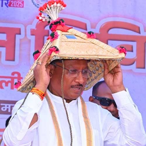 मुंगेली जिले के दुर्गम पहाड़ी क्षेत्र में बसे ग्राम बिजराकछार में पहुँचे मुख्यमंत्री विष्णुदेव साय, सुशासन तिहार के समाधान शिविर में उमड़ा जनसैलाब मुंगेली जिले के दुर्गम पहाड़ी क्षेत्र में बसे ग्राम बिजराकछार में पहुँचे मुख्यमंत्री विष्णुदेव साय, सुशासन तिहार के समाधान शिविर में उमड़ा जनसैलाब