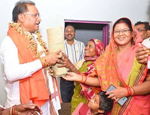 पहाड़ी कोरवा के पीएम जनमन आवास में पहुंचे मुख्यमंत्री पहाड़ी कोरवा के पीएम जनमन आवास में पहुंचे मुख्यमंत्री