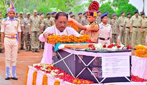 मुख्यमंत्री ने नक्सल मुठभेड़ में शहीद जवान मेहुल भाई को दी श्रद्धांजलि