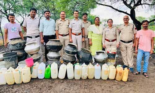 दुर्ग आबकारी विभाग की भोर में बड़ी कार्रवाई, अवैध शराब निर्माण का भंडाफोड़