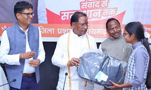 मुख्यमंत्री ने प्रतिभावान विद्यार्थियों को किया सम्मानित