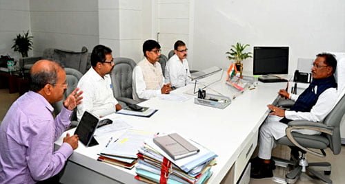 मुख्यमंत्री विष्णुदेव साय ने कर्रेगुट्टा पहाड़ी पर जारी एंटी नक्सल ऑपेरशन का अपडेट लिया: ऑपेरशन की भविष्य की रणनीति के बारे में अधिकारियों से की चर्चा