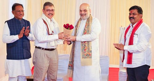 केन्द्रीय गृह मंत्री अमित शाह ने हाल ही में नक्सलवाद के विरुद्ध चलाए गए अभियानों में अहम भूमिका निभाने वाले अधिकारियों से आज नई दिल्ली में भेंट कर इन ऑपरेशंस की ऐतिहासिक सफलता पर उन्हें बधाई दी