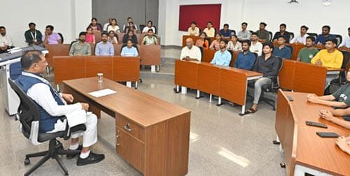 छत्तीसगढ़ में कृषि के साथ साथ उद्योगों के विकास के लिए है अनुकूल वातावरण : कैरियर निर्माण में अपनी क्षमता का बेहतर उपयोग करें युवा – मुख्यमंत्री