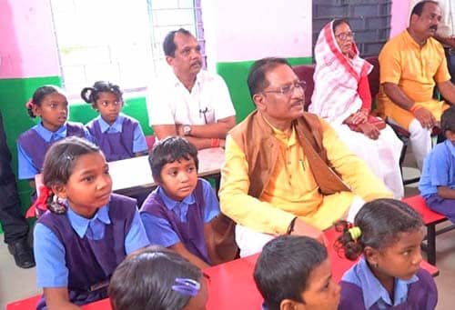 मुख्यमंत्री विष्णु देव साय ने सम्पर्क स्मार्ट स्कूल और स्मार्ट ब्लॉक कार्यक्रम का किया शुभारंभ