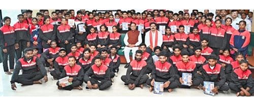 खूब पढ़ें और आगे बढ़ें, सरकार आपके साथ है- मुख्यमंत्री साय