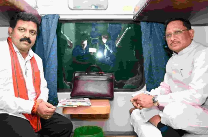 ब्रेकिंग न्यूज़:  मुख्यमंत्री विष्णु देव साय ट्रेन से हुए सरगुजा रवाना, बोले – “रेल यात्रा जीवन की स्मृतियाँ ताज़ा करती है”