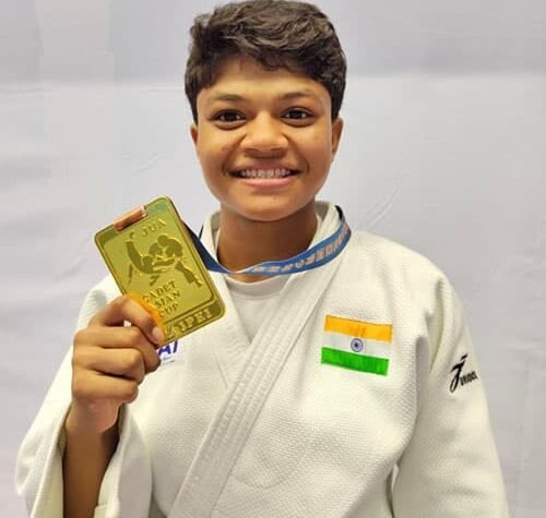 कोण्डागांव की बालिका ने ताईवान में अंतर्राष्ट्रीय स्तर पर गोल्ड मेडल जीतकर रचा इतिहास – मुख्यमंत्री श्री विष्णु देव साय ने दी बधाई