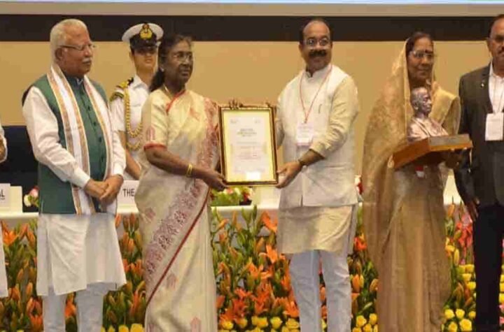 छत्तीसगढ़ ने राष्ट्रीय मंच पर बिखेरी स्वच्छता की चमक, 20 हजार से कम आबादी वाले शहरों में बिल्हा देश का सबसे स्वच्छ शहर