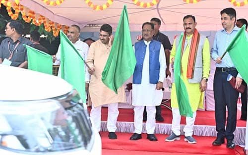 छत्तीसगढ़ की स्वास्थ्य व्यवस्था को सशक्त और सुलभ बनाने की दिशा में जुड़ा नया अध्याय : मुख्यमंत्री ने मैदानी स्वास्थ्य अमले के लिए 151 नए वाहनों को दिखाई हरी झंडी