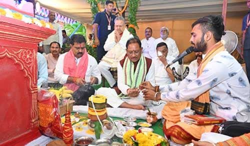 मुख्यमंत्री निवास में हरेली उत्सव: श्री साय ने गौरी-गणेश, नवग्रह की पूजा कर भगवान शिव का किया अभिषेक