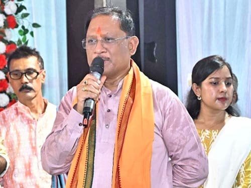 मुख्यमंत्री विष्णुदेव साय ने श्री फलेश्वरनाथ महादेव मंदिर में पूजा अर्चना कर प्रदेशवासियों की सुख समृद्धि और खुशहाली की मंगलकामना की